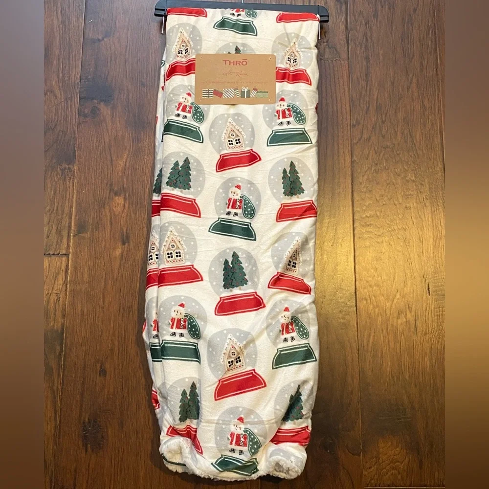 NWT Christmas Snow Globe Sherpa Throw 50”x70”